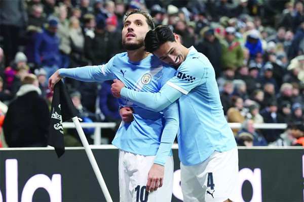 লিগ কাপে ফাইনালের পথে ম্যানসিটি