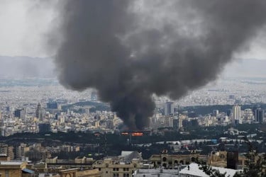 ট্রাম্প হুমকি দিলেও ইরানে হামলা চালানো কেন কঠিন, গার্ডিয়ানের বিশ্লেষণ