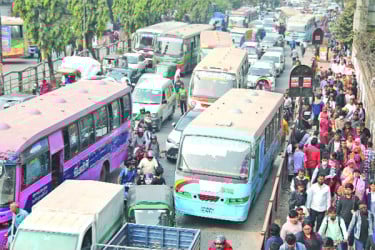 রাজধানীর বিভিন্ন স্থানে তীব্র যানজটের সৃষ্টি