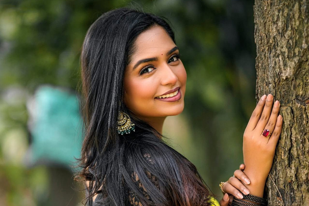 একটু সাজুগুজু করতে দেন না, সমস্যা কোথায়: হিমি