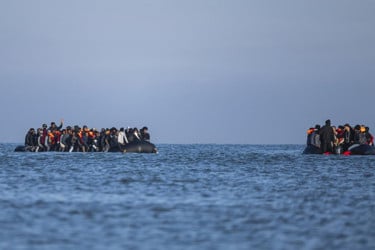 অভিবাসীদের নিতে আপত্তি, বিনিময়ে অর্থ দেবে পর্তুগাল
