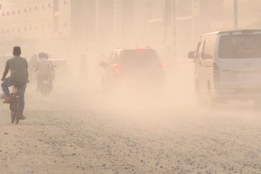 বিশ্বে দূষিত শহরের তালিকায় শীর্ষে ঢাকা