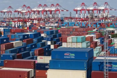 বৈশ্বিক বাণিজ্যে চীনের নতুন মাইলফলক, উদ্বৃত্ত ১.২ ট্রিলিয়ন ডলার