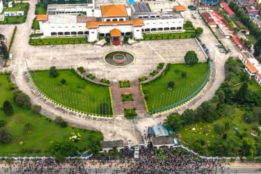 নির্বাচনের আগে নেপালের সবচেয়ে পুরোনো দল বিভক্ত