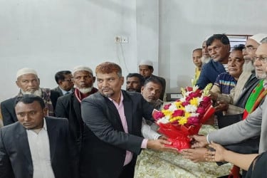 চাঁদপুরে আ. লীগ থেকে দুই শতাধিক নেতাকর্মীর বিএনপিতে যোগদান