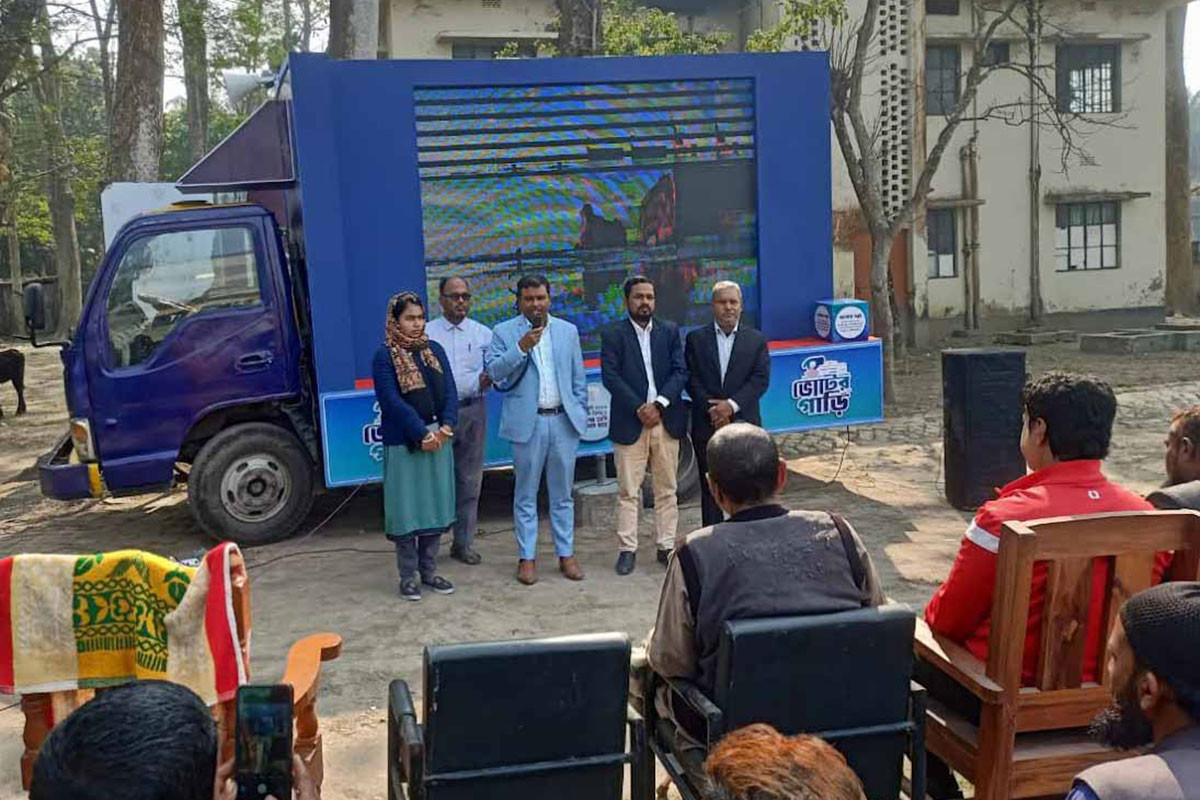 গণভোট ও নির্বাচনের বার্তা নিয়ে বাগেরহাটে ‘ভোটের গাড়ি’