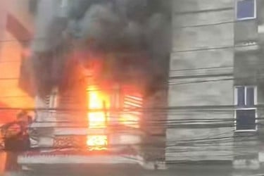 উত্তরায় অগ্নিকাণ্ডে দম্পতি ও শিশু সন্তানসহ নিহত ৬