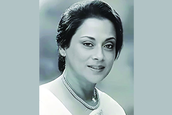 ‘সীমানা পেরিয়ে’ চলে গেলেন ‘সূর্যকন্যা’