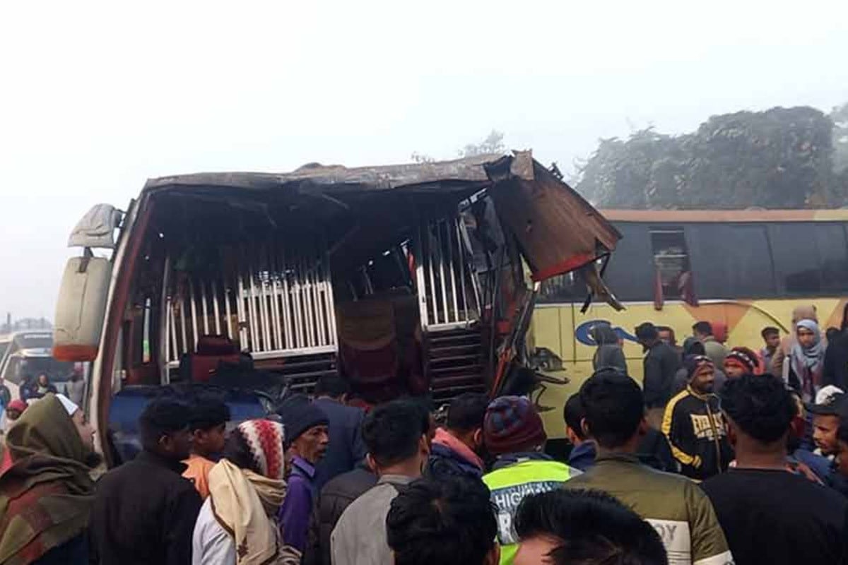 সিলেটে তিন বাসের সংঘর্ষে নিহত দুই, আহত ১০