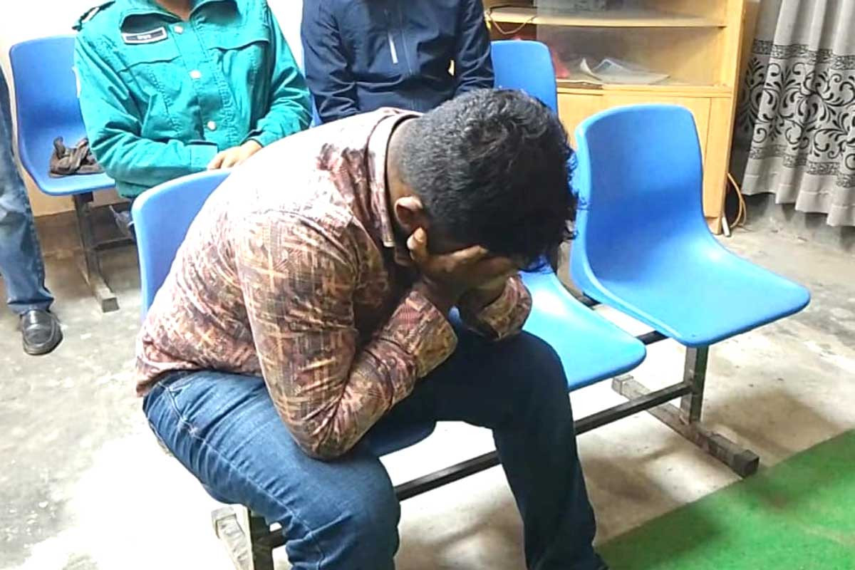 রাবির ভর্তি পরীক্ষা: বেরোবি কেন্দ্রে ডিভাইসসহ পরীক্ষার্থী আটক