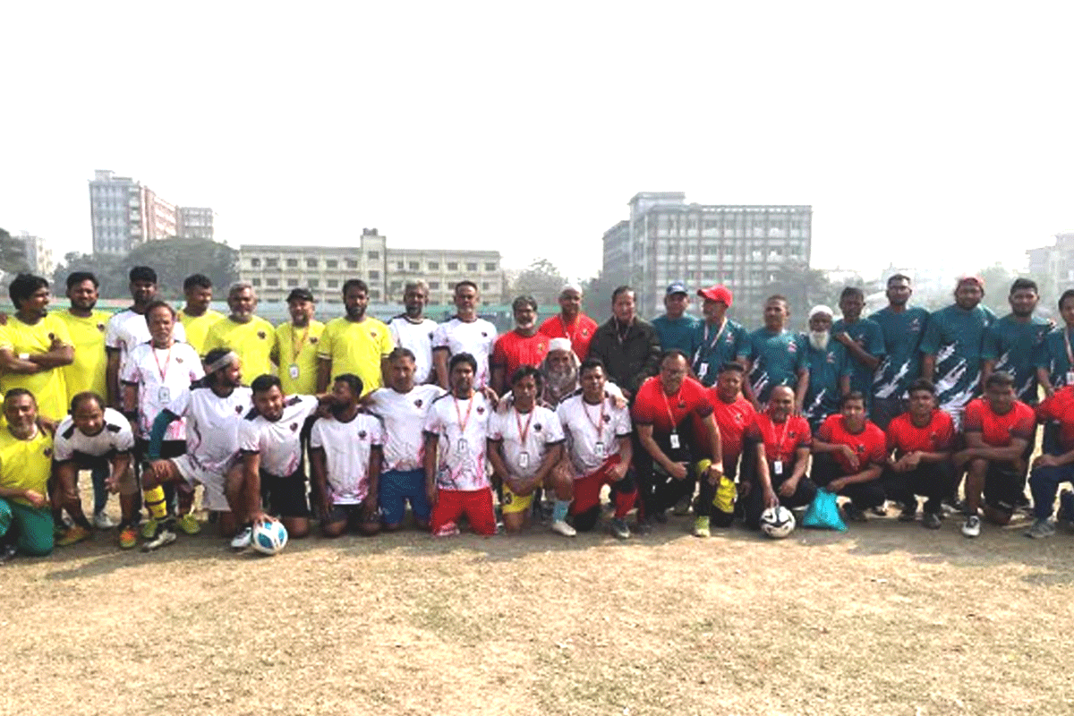 মুন্সীগঞ্জে সাবেক খেলোয়াড়দের প্রীতি ফুটবল টুর্নামেন্ট