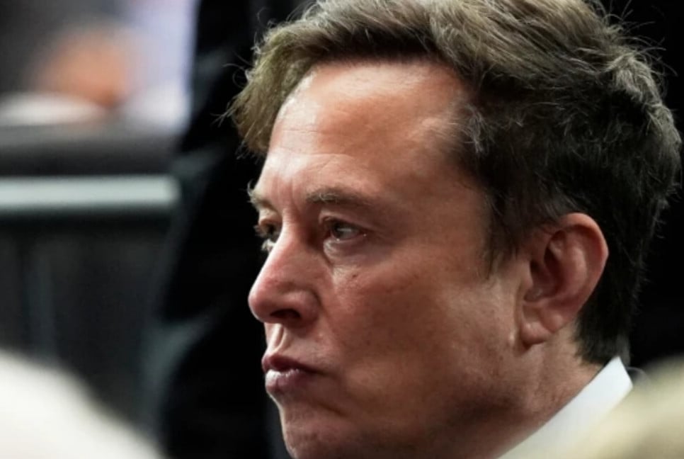 গ্রোকের বিরুদ্ধে 'যৌন হয়রানি'র মামলা করেছেন মাস্কের সন্তানের মা!