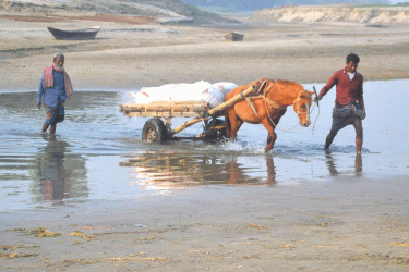 বগুড়ায় নাব্যতা সংকটে যমুনা, শুকিয়ে গেছে বাঙালি নদী