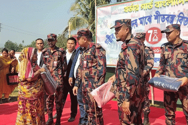 দীঘিনালায় বিজিবির শীতবস্ত্র বিতরণ ও চিকিৎসা সেবা