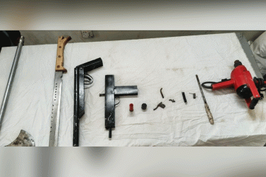 পাবনায় অস্ত্রসহ হত্যা মামলার আসামি গ্রেফতার