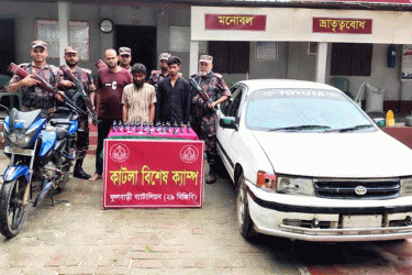 দিনাজপুর সীমান্তে মাদকসহ ৬ কোটি টাকার মালামাল উদ্ধার, আটক ৩৬