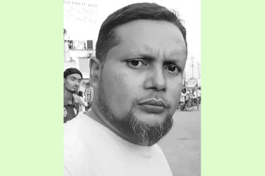 দরিদ্র চা দোকানি হত্যা, দুই সন্তান নিয়ে দিশাহারা স্ত্রী