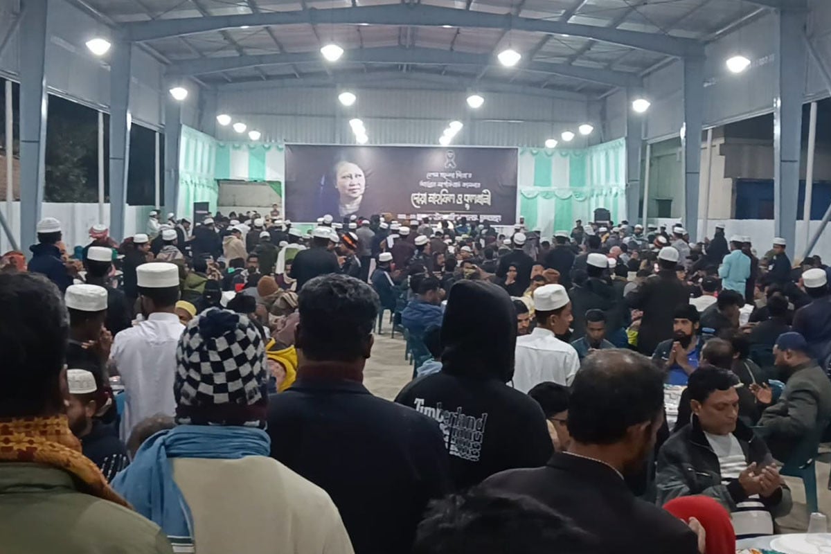 চুয়াডাঙ্গায় বেগম খালেদা জিয়ার রুহের মাগফিরাত কামনায় দোয়া