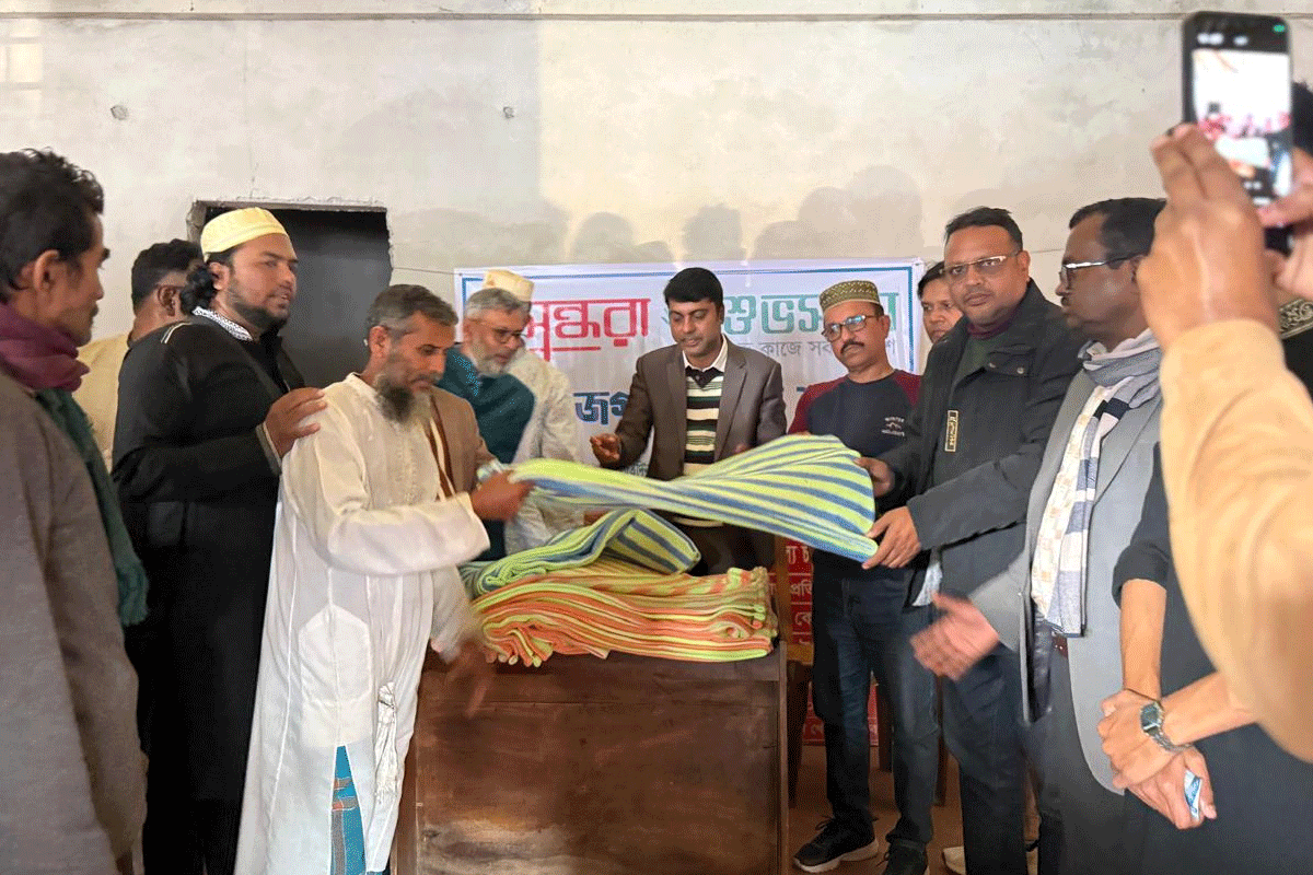 বসুন্ধরা শুভসংঘের উদ্যোগে ১৫০ জন হতদরিদ্র মানুষের মাঝে শীতবস্ত্র বিতরণ