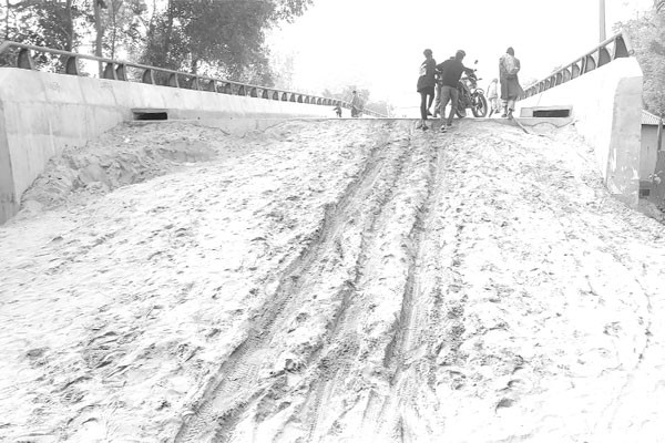 সেতু হলেও কমেনি দুর্ভোগ