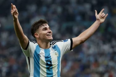 আর্জেন্টাইন তারকাকে দলে ভেড়াতে চায় বার্সেলোনা