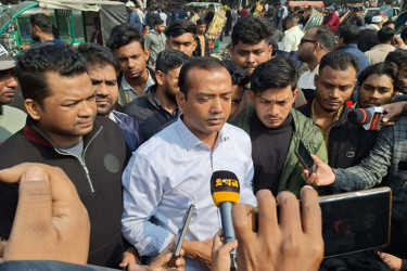 ইসি একটি বিশেষ রাজনৈতিক গোষ্ঠীর আজ্ঞাবহ হয়ে কাজ করছে: রাকিব