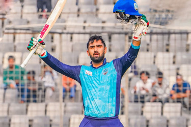 সেঞ্চুরি করেই ফিরলেন নবীর ছেলে ইসাখিল