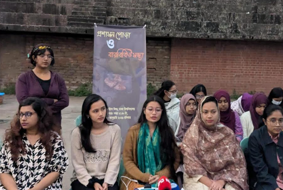 নিরাপদ ও বৈষম্যহীন ক্যাম্পাসের দাবিতে ঢাবিতে ব্যতিক্রমী কর্মসূচি