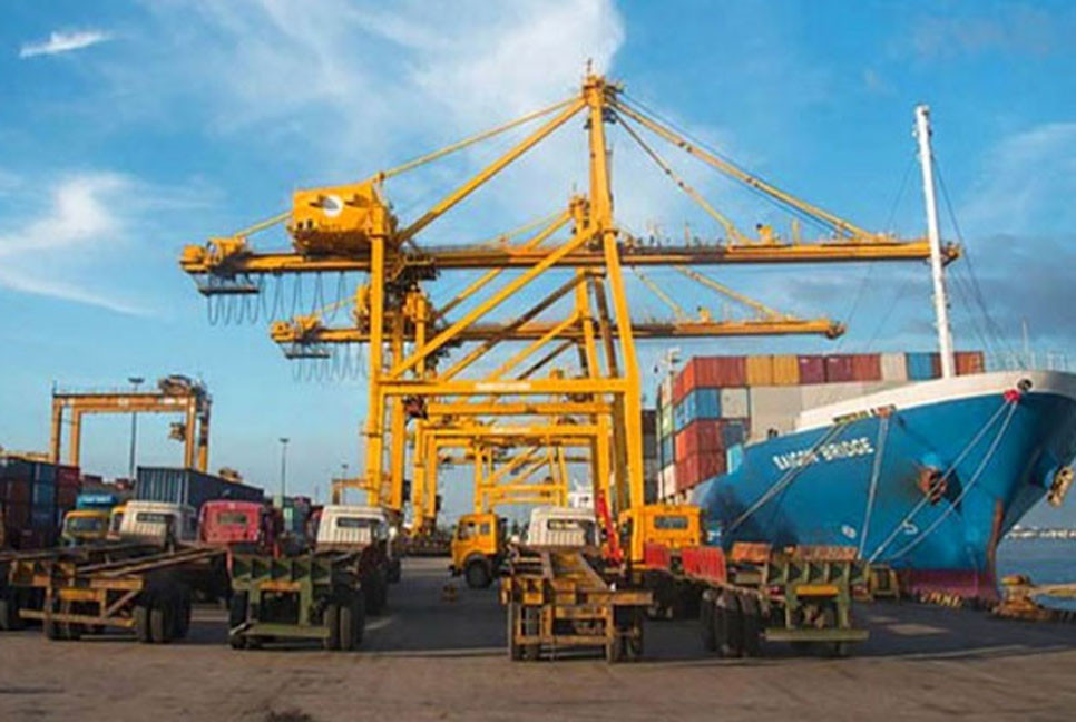 লাইটারেজ সংকটে চট্টগ্রাম বন্দরে পণ্য খালাস ব্যাহত