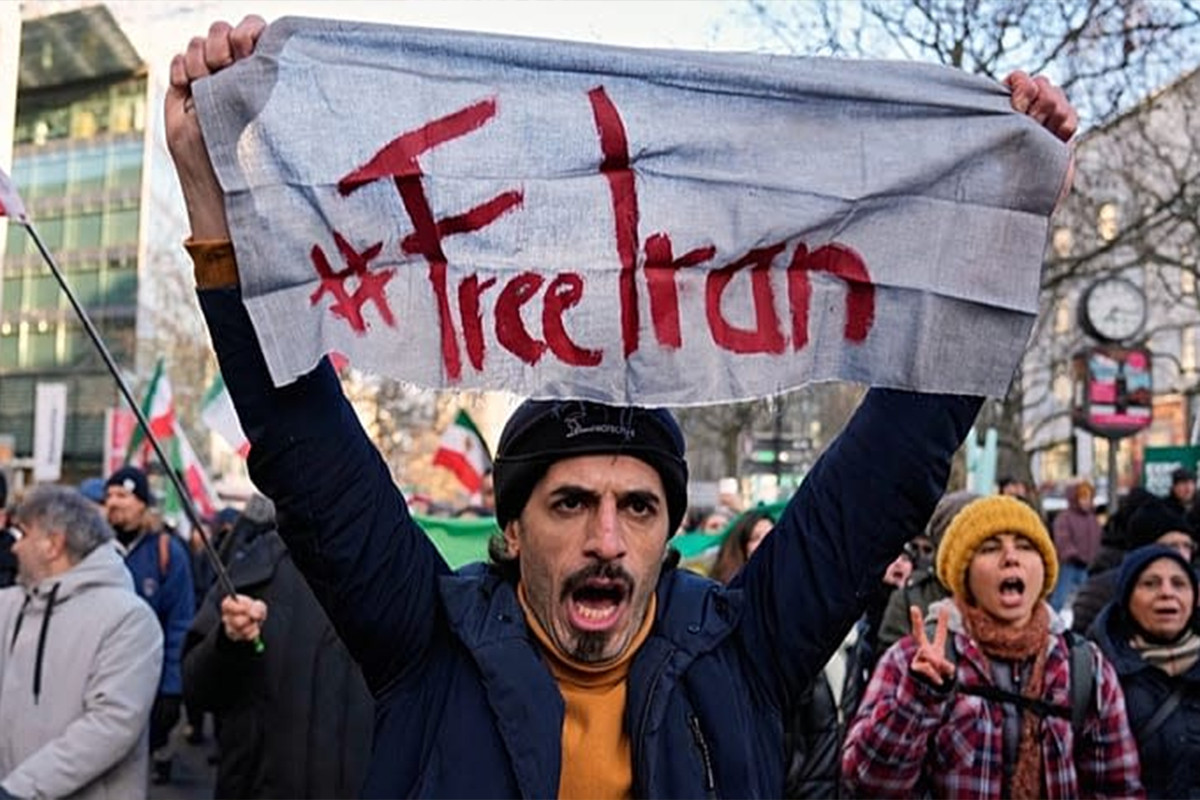 ট্রাম্পের অবস্থান বদলে প্রতারিত বোধ করছেন ইরানের বিক্ষোভকারীরা