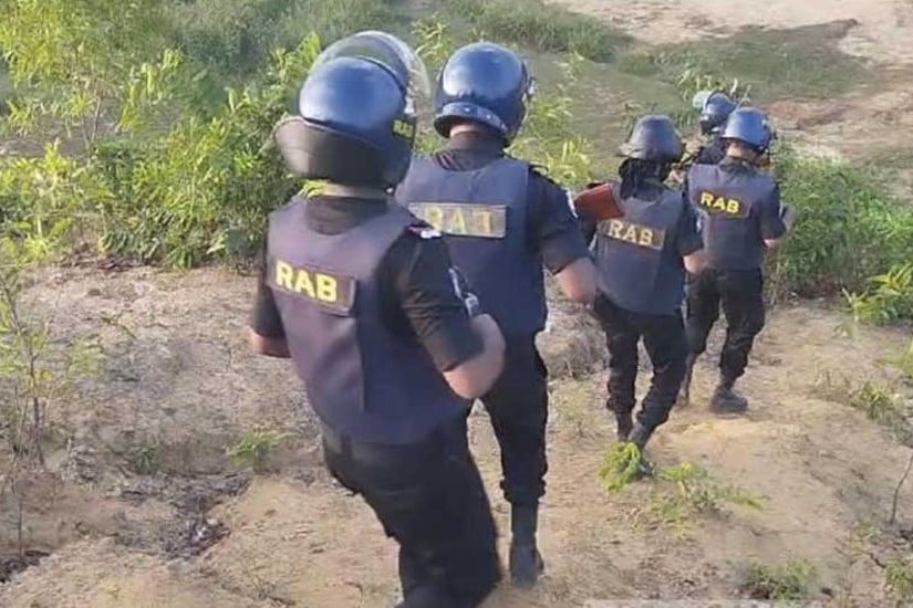 চা বাগান থেকে অস্ত্র উদ্ধার