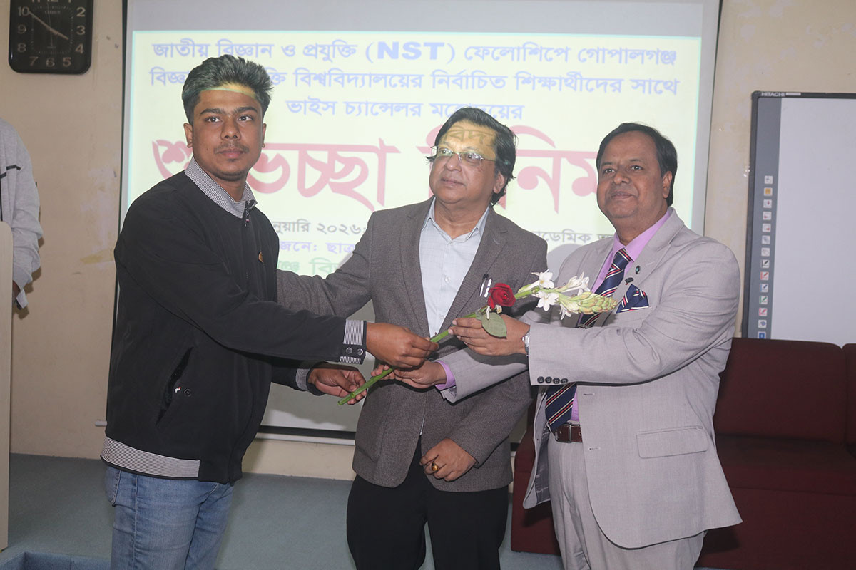 এনএসটি ফেলোশিপপ্রাপ্ত শিক্ষার্থীদের সঙ্গে গোবিপ্রবি উপাচার্যের শুভেচ্ছা বিনিময়