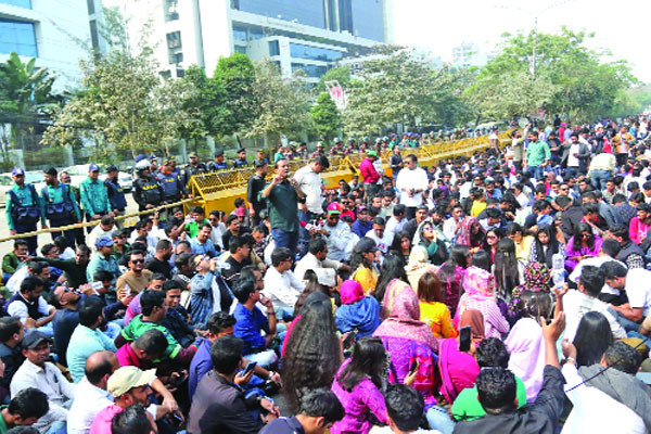 ইসির আশ্বাস পেয়ে অবস্থান কর্মসূচি থেকে সরে এলো ছাত্রদল