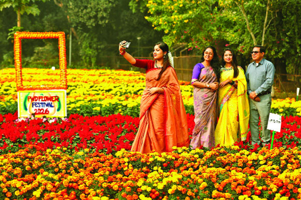 ফুলের রাজ্যে রঙের উৎসব