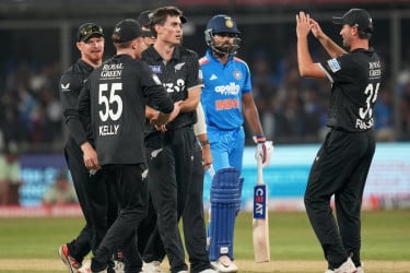 বিফলে কোহলির সেঞ্চুরি, ওয়ানডে সিরিজ হারল ভারত