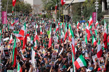 ইরানের সরকার বিরোধী আন্দোলনের সমর্থনে যুক্তরাষ্ট্রে হাজারো মানুষের মিছিল