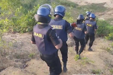 চা বাগান থেকে অস্ত্র উদ্ধার