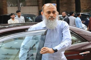 ‘জনপ্রিয় হয়ে গেছি’, বিসিবিকে নাজমুল