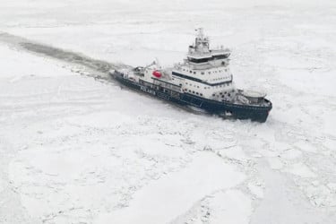 কেন ফিনল্যান্ড থেকে আইসব্রেকার কিনছে যুক্তরাষ্ট্র?