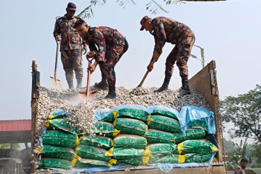 হবিগঞ্জে পাথরের ট্রাকের নিচে লুকানো ৩১ লাখ টাকার ভারতীয় জিরা জব্দ