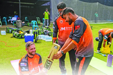 বিপিএলে প্লে-অফের লড়াই