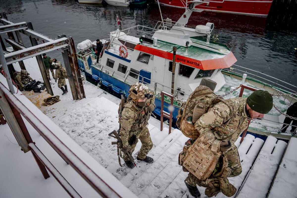 উত্তেজনা বাড়িয়ে গ্রিনল্যান্ডে আরও সেনা মোতায়েন করল ডেনমার্ক