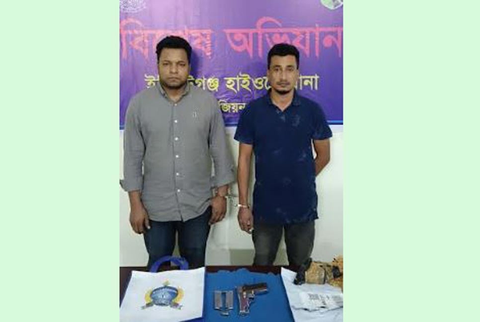 যাত্রীবাহী বাসে তল্লাশি চালিয়ে পিস্তলসহ দুই যুবক আটক