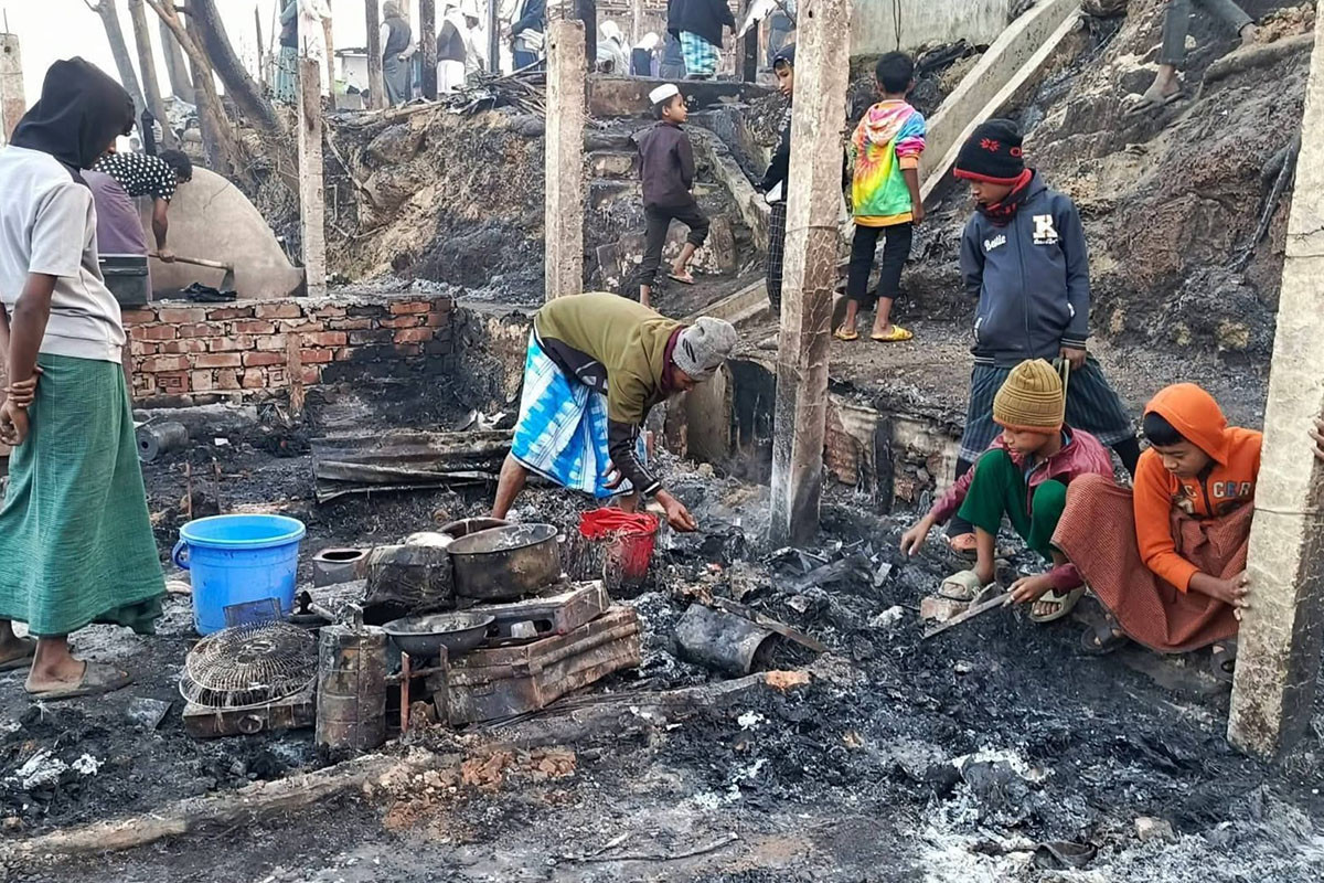 রোহিঙ্গা ক্যাম্পে ভয়াবহ আগুন, পুড়ল ৪০০ ঘর