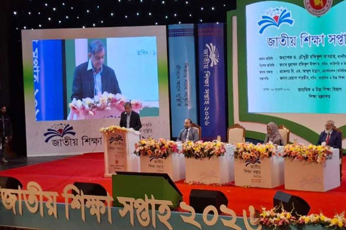 বইয়ের অতিরিক্ত চাপ কমিয়ে প্রতিভার বিকাশে জোর দিতে হবে: শিক্ষা উপদেষ্টা