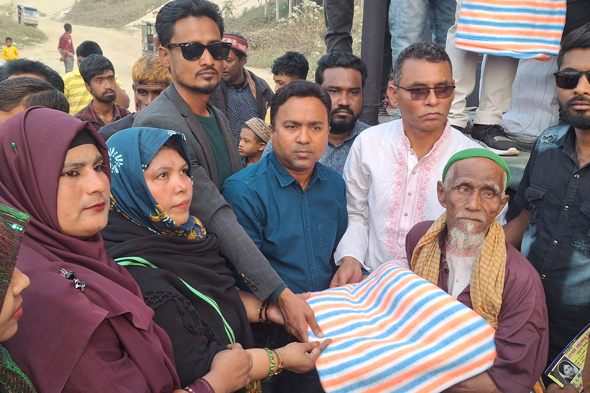 নারায়ণগঞ্জে খালেদা জিয়ার রুহের মাগফিরাত কামনায় শীতবস্ত্র বিতরণ