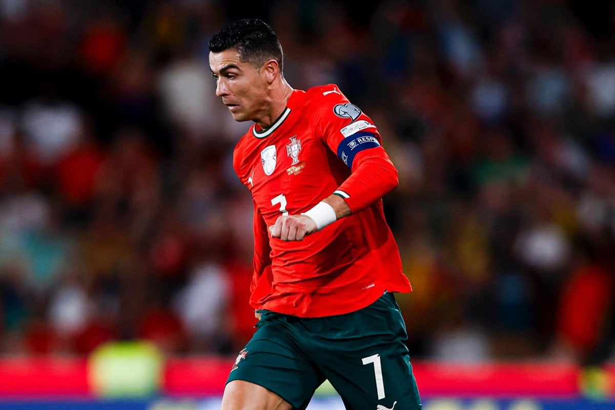 বিশ্বকাপ একাদশে রোনালদোর জায়গা নিয়ে কোচের ইঙ্গিত