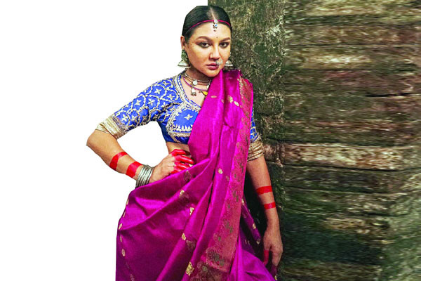 ভিন্ন লুকে জয়া