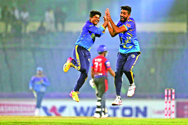 রাজশাহীকে হারিয়ে ফাইনালে চট্টগ্রাম