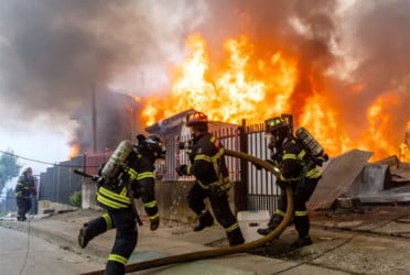 চিলিতে ভয়াবহ দাবানলে মৃতের সংখ্যা বেড়ে ১৯, ঘরবাড়ি ছেড়ে পালাচ্ছে মানুষ